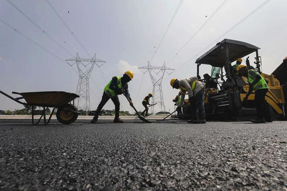 Pemerintah akan mewajibkan penggunaan 30 persen aspal Buton dalam pembangunan jalan